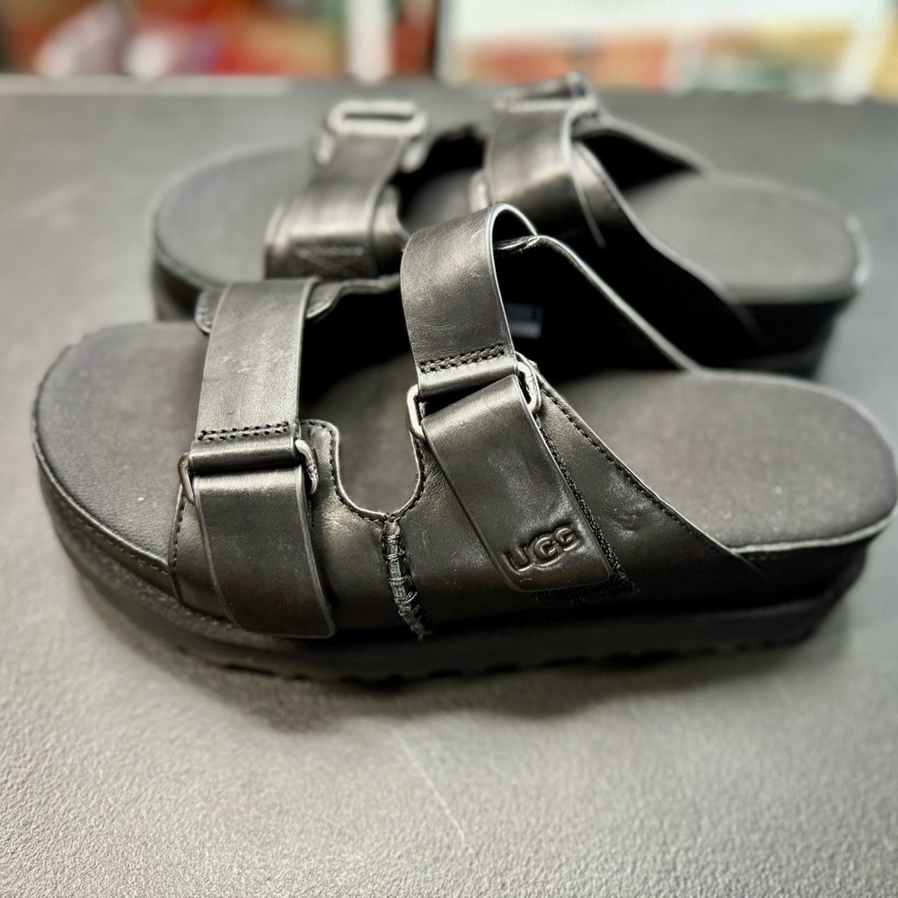 NWOB UGG Golden Star Hi-Slide